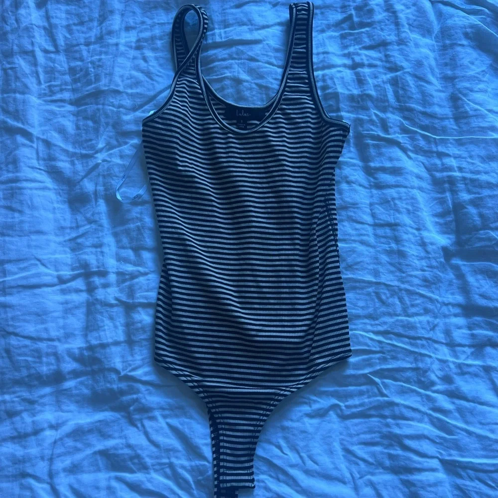 NWT Lulus Keep It Classic Black And White Striped V-neck Bodysuit Size S - Picture 4 of 6
